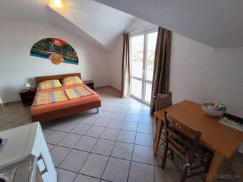 Základné informácie: Plocha: 350 m² Izby: 8 Lokalita: Karlob