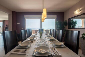 Na predaj je luxusná vila v Soline, 10 km od mesta Split, kt