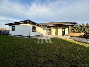 Ponúkame na predaj moderný bungalov – novostavba v obci Geča