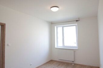 Ponúkam na prenájom čiastočne zariadený 2 izbový byt, na 2 p