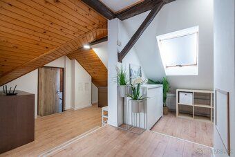 Ponúkame Vám na prenájom priestranný podkrovný byt typu loft