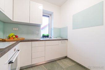 Ponúkame na prenájom veľký kompletne zariadený 2-izbový byt 