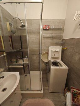 Ak hľadáte pokojné bývanie priamo v centre mesta, táto ponuk