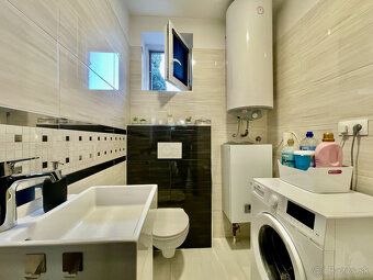 Ponúkame Vám na predaj moderný 4-izbový rodinný dom v centre