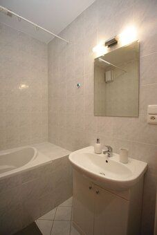 Ponúkame na prenájom 2 izbový byt o výmere 62 m2 + balkón 6 