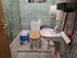 Predaj obchodného priestoru, 95m2, vlastné kúrenie,
Popis: E