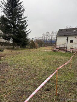 PREDÁME STAVEBNÝ POZEMOK V LOKALITE ZIDINY. Nachádza sa v ka