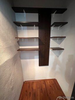 Sprostredkujeme prenájom veľkého 2 izbového bytu s balkónom 