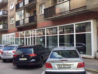 Predám Obchodný priestor 180m2, v BA III v okoli Centralu/Po