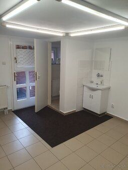 Dám do prenájmu obchodné priestory o rozlohe 75m2 a 150m2 na