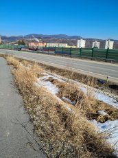 Ponúkam na predaj pozemok situovaný nad obchvatom v lokalite
