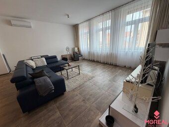 Ponúkame Vám na predaj veľký 96 m2 2 izbový byt v priamom ce