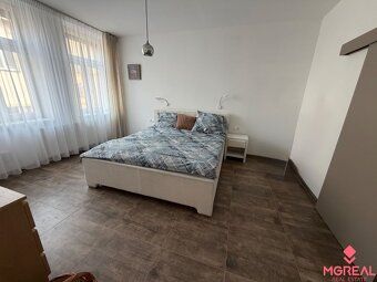 Ponúkame Vám na predaj veľký 96 m2 2 izbový byt v priamom ce