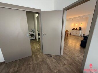 Ponúkame Vám na predaj veľký 96 m2 2 izbový byt v priamom ce