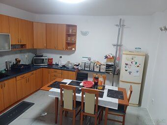 Ponukam na prenajom 2 izby v rod, dome ,spol kuchyna a kupel