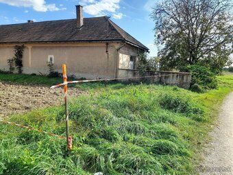 🏡 NA PREDAJ – VEĽKÝ POZEMOK S DOMOM V OBCI MOKRANCE 📍 Stanič