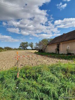 🏡 NA PREDAJ – VEĽKÝ POZEMOK S DOMOM V OBCI MOKRANCE 📍 Stanič