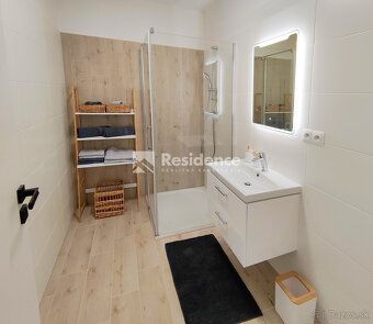 Realitná kancelária RESIDENCE REAL ponúka moderný, zariadený