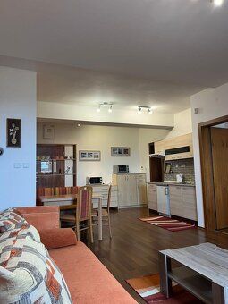 Ponúkame na dlhodobý prenájom kompletne zariadený apartmán s