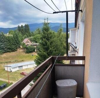 Na predaj veľký , slnečný 2 i byt s balkónom v priamom centr