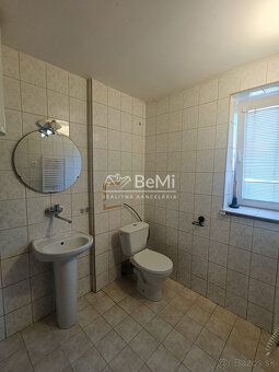 015-212-RAKOa Ponúkame na prenájom nezariadený 2-izbový byt 