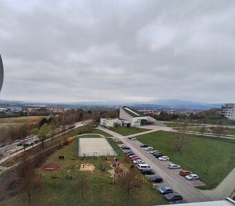 Prenájmem 2-izbový slnečný byt na ulici Lavičková. Byt sa na