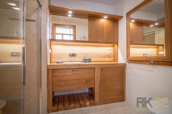 Ponúkame na predaj lukratívny a priestranný apartmán s teras