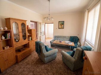 4-izbový dom na veľkom pozemku 2 157 m² – Trnovec n. Váhom
P