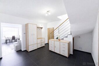 V zastúpení majiteľa ponúkame na predaj priestranný štvorizb