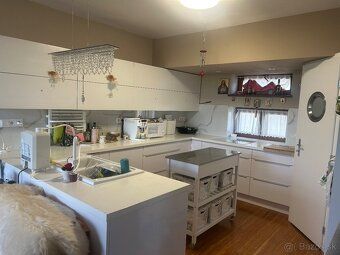 TOP PONUKA - SAMOSTATNÝ - ATYPICKÝ Bungalov 530m2 pozemok- m