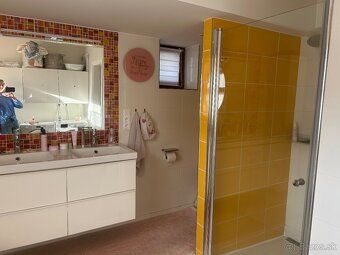 TOP PONUKA - SAMOSTATNÝ - ATYPICKÝ Bungalov 530m2 pozemok- m
