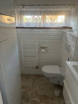 TOP PONUKA - SAMOSTATNÝ - ATYPICKÝ Bungalov 530m2 pozemok- m