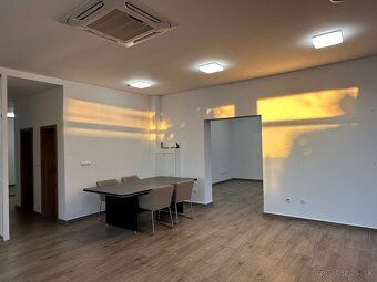 #4088
Exkluzívne predáme/prenajmeme nebytový priestor na Kaz