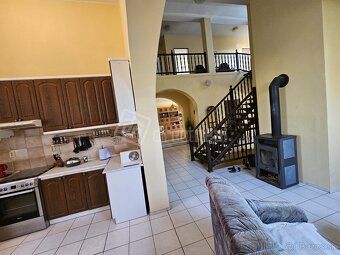 Rodinný dom - časť dvoj-domu 404 m2 s pozemkom 1002 m2, kúpo