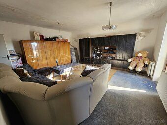 Rodinný dom - časť dvoj-domu 404 m2 s pozemkom 1002 m2, kúpo