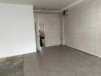 ID-500260-26BB Ponúkame na prenájom prízemný obchodno-sklado