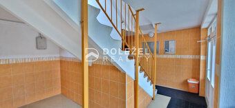 Ponúkame na predaj pekný veľký dvojgeneračný 4-izbový byt pr