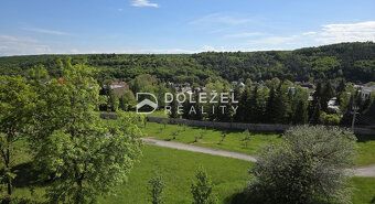 Ponúkame na predaj pekný veľký dvojgeneračný 4-izbový byt pr