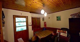- chata so záhradou - výmera pozemku 500 m2 - murovaná chata