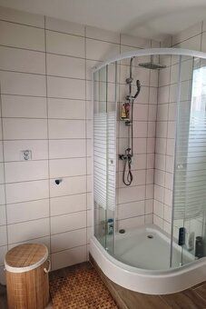 NA PREDAJ trojpodlažný rodinný dom v obci Tomášovce ideálny 