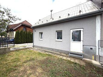 Ponúkame Vám na predaj jednopodlažný rodinný dom s pozemkom 