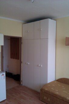 Prenajmem garzonku na ul. Štefaníkova, Nitra-staré mesto. Na