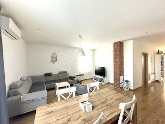 4 izbový bungalov s veľkorysým pozemkom 880 m2
Popis: Na pre