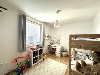 4 izbový bungalov s veľkorysým pozemkom 880 m2
Popis: Na pre