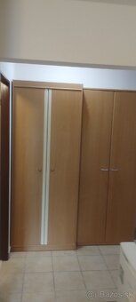 Garsónka na prenájom blízko obch.centra, cca 35m2. Obývacia 
