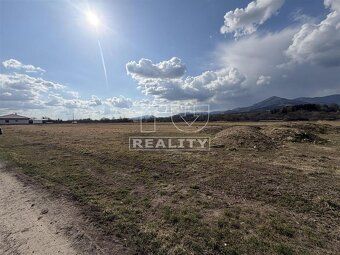 TUreality Vám ponúka na predaj pozemok s výmerou 757 m2 nach