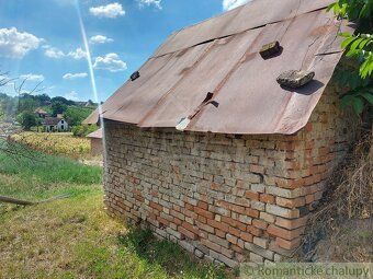Tento rovinatý pozemok s rozlohou vyše 1000 m2 sa nachádza n