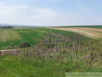 Rozľahlý pozemok o rozlohe vyše 3000 m2 sa nachádza na polos