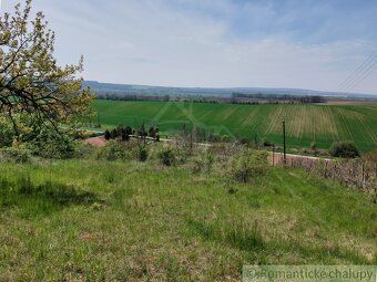 Rozľahlý pozemok o rozlohe vyše 3000 m2 sa nachádza na polos