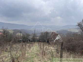 Vinica sa nachádza vo vinárskej časti Eveteš neďaleko malebn